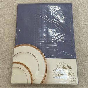 Satin Splendor Wrinkle Free 60 x 84 Oblong Tablecloth - NEW!